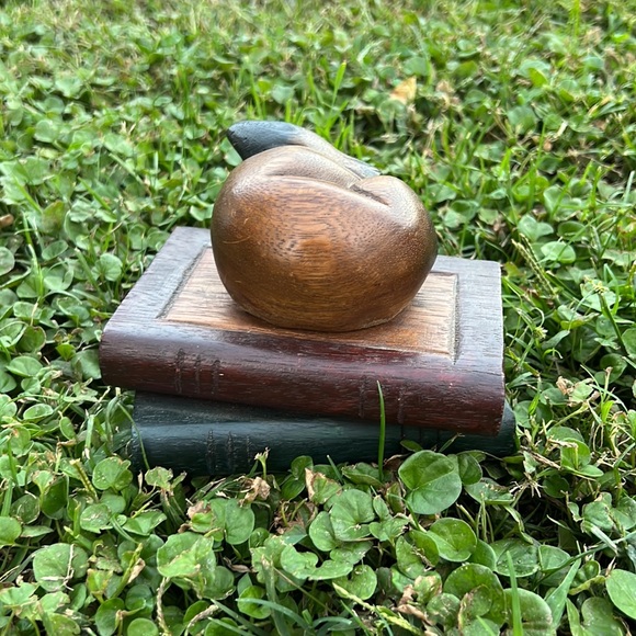 Fox wooden decor with books - Picture 2 of 4